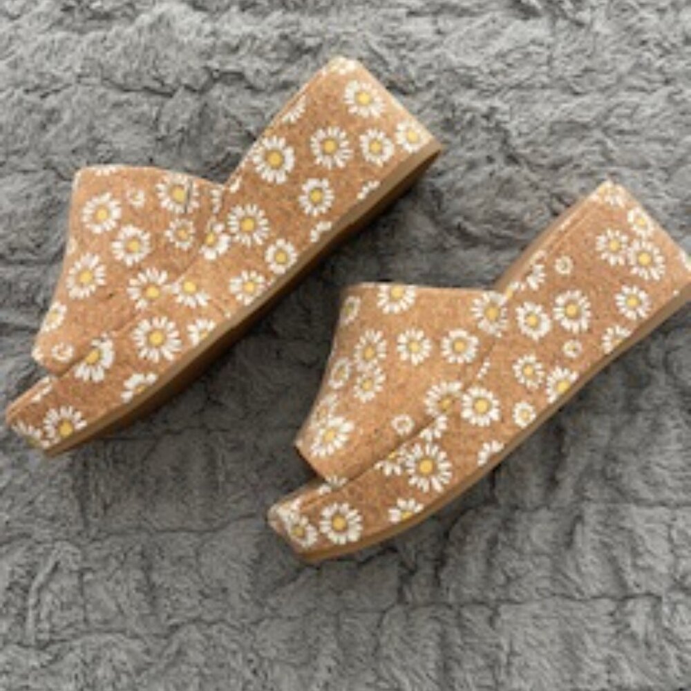 Chelsea and Violet Floral Cork Shoes NWOT